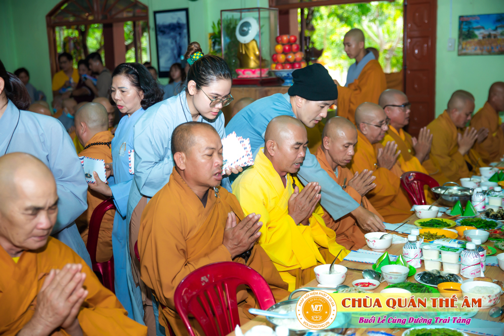 hinh-anh-cung-duong-trai-tang-tai-to-dinh-huong-nghiem-ngay-29-05-2022-chua-quan-the-am-duc-trong-lam-dong-25.jpg