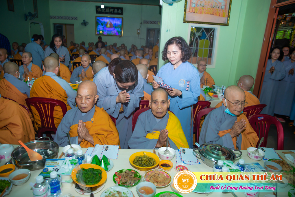 hinh-anh-cung-duong-trai-tang-tai-to-dinh-huong-nghiem-ngay-29-05-2022-chua-quan-the-am-duc-trong-lam-dong-29.jpg