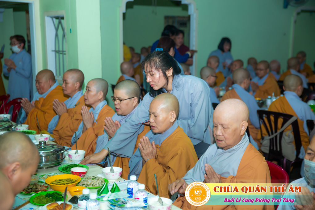 hinh-anh-cung-duong-trai-tang-tai-to-dinh-huong-nghiem-ngay-29-05-2022-chua-quan-the-am-duc-trong-lam-dong-30.jpg