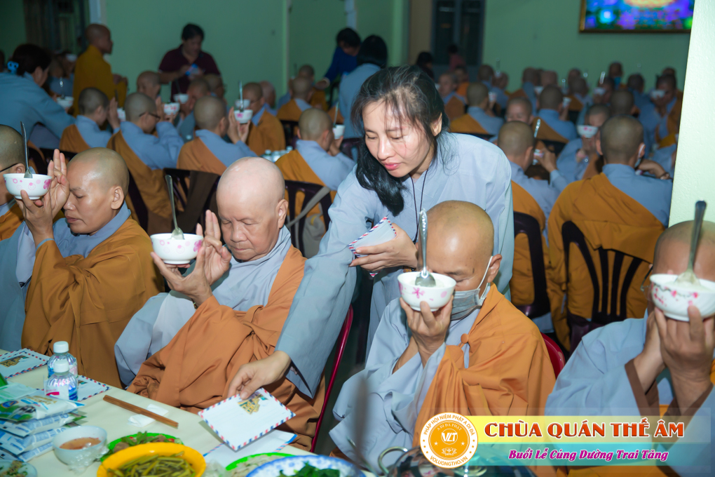 hinh-anh-cung-duong-trai-tang-tai-to-dinh-huong-nghiem-ngay-29-05-2022-chua-quan-the-am-duc-trong-lam-dong-31.jpg