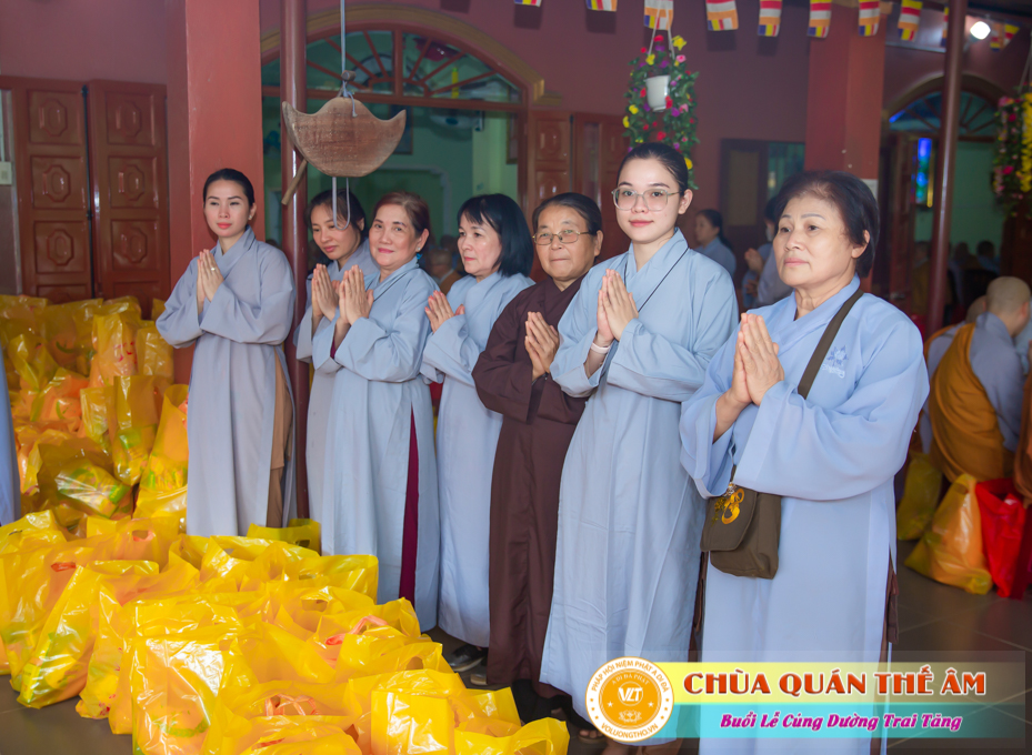 hinh-anh-cung-duong-trai-tang-tai-to-dinh-huong-nghiem-ngay-29-05-2022-chua-quan-the-am-duc-trong-lam-dong-36.jpg