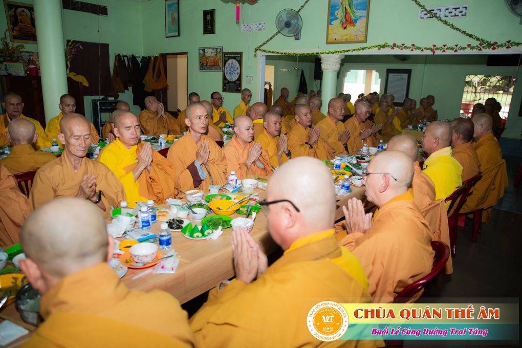 hinh-anh-cung-duong-trai-tang-tai-to-dinh-huong-nghiem-ngay-29-05-2022-chua-quan-the-am-duc-trong-lam-dong-38.jpg