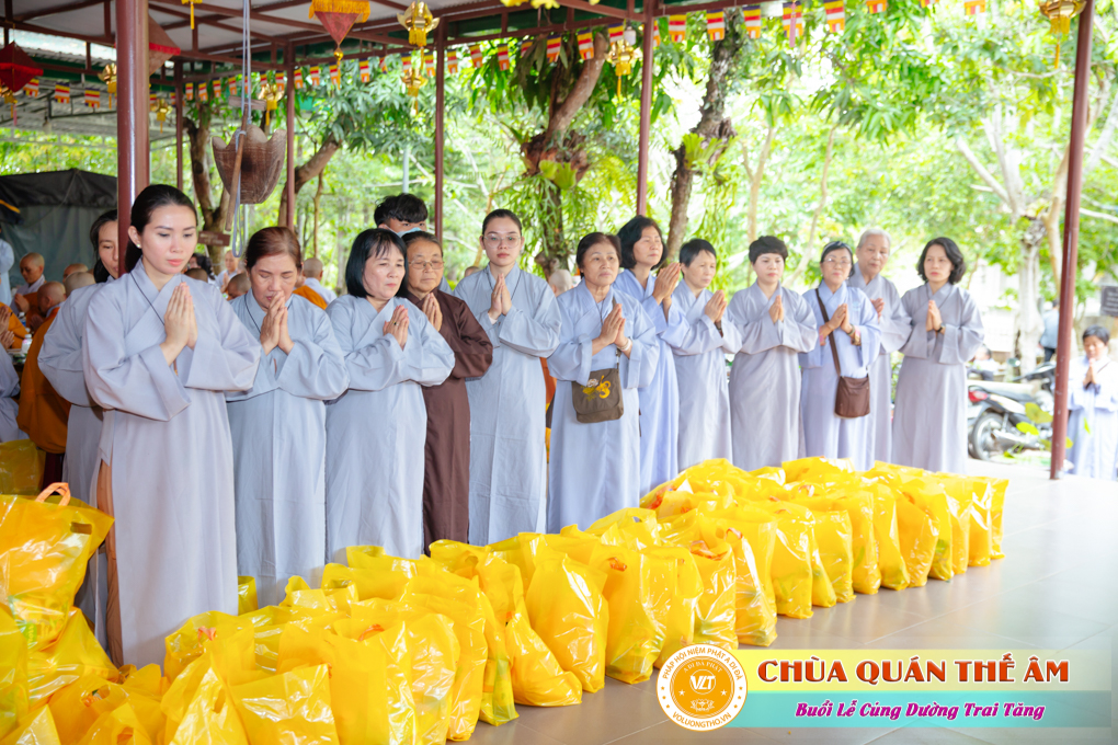 hinh-anh-cung-duong-trai-tang-tai-to-dinh-huong-nghiem-ngay-29-05-2022-chua-quan-the-am-duc-trong-lam-dong-40.jpg