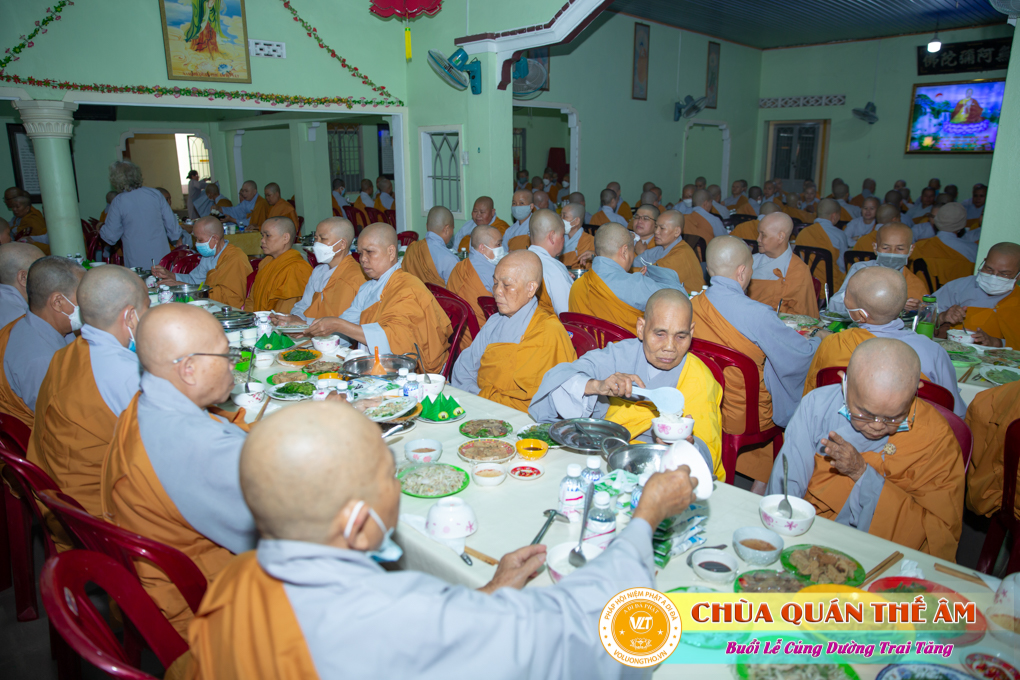 hinh-anh-cung-duong-trai-tang-tai-to-dinh-huong-nghiem-ngay-29-05-2022-chua-quan-the-am-duc-trong-lam-dong-7.jpg