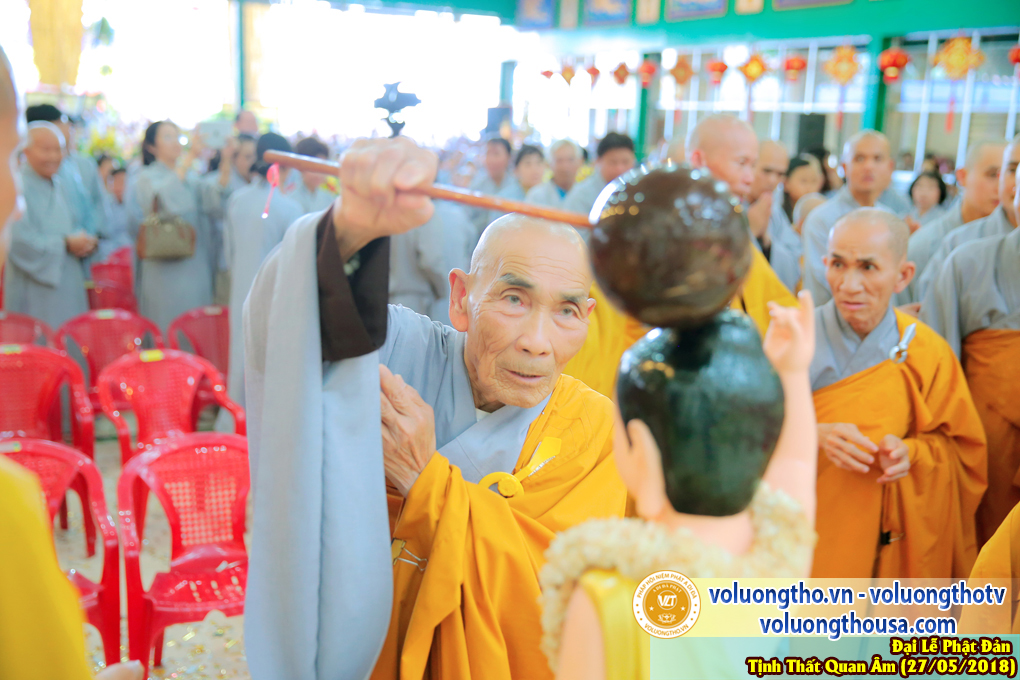 hinh-anh-dai-le-phat-dan-va-le-tam-phat-ngay-27-5-2018-dl-chua-quan-the-am-duc-trong-lam-dong-111.jpg