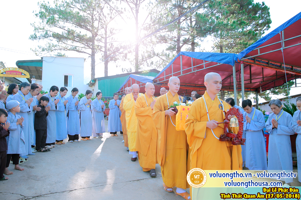 hinh-anh-dai-le-phat-dan-va-le-tam-phat-ngay-27-5-2018-dl-chua-quan-the-am-duc-trong-lam-dong-113.jpg