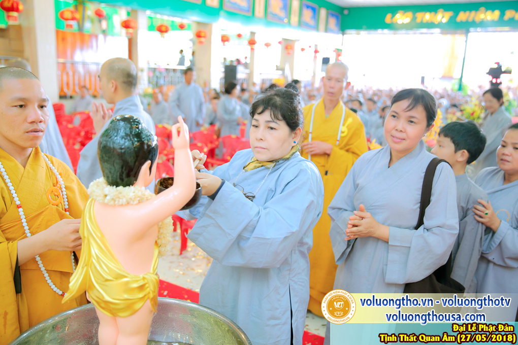 hinh-anh-dai-le-phat-dan-va-le-tam-phat-ngay-27-5-2018-dl-chua-quan-the-am-duc-trong-lam-dong-115.jpg