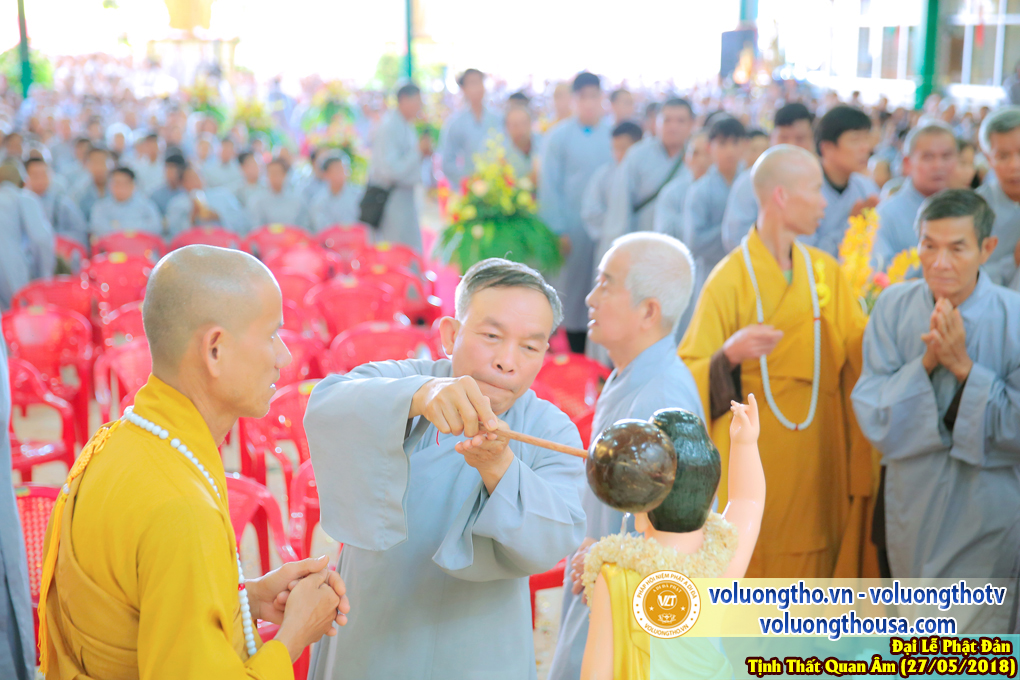 hinh-anh-dai-le-phat-dan-va-le-tam-phat-ngay-27-5-2018-dl-chua-quan-the-am-duc-trong-lam-dong-129.jpg