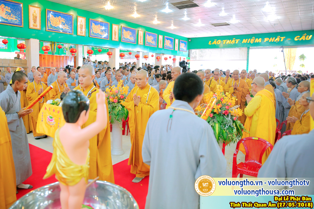hinh-anh-dai-le-phat-dan-va-le-tam-phat-ngay-27-5-2018-dl-chua-quan-the-am-duc-trong-lam-dong-136.jpg