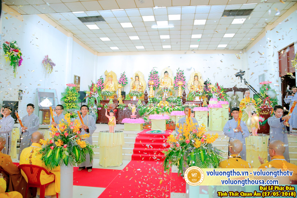 hinh-anh-dai-le-phat-dan-va-le-tam-phat-ngay-27-5-2018-dl-chua-quan-the-am-duc-trong-lam-dong-154.jpg