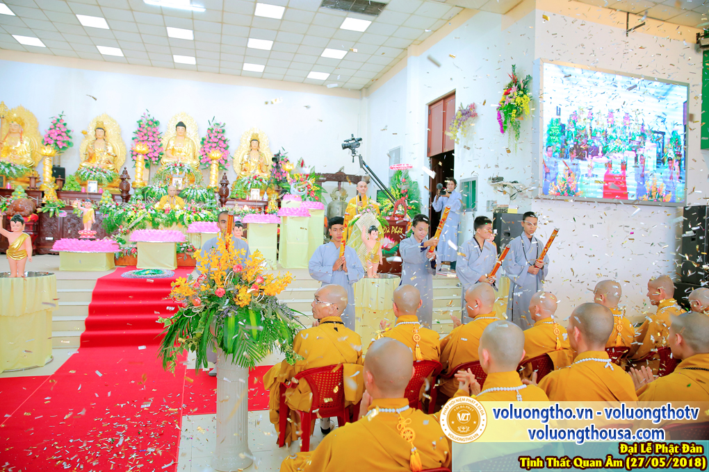 hinh-anh-dai-le-phat-dan-va-le-tam-phat-ngay-27-5-2018-dl-chua-quan-the-am-duc-trong-lam-dong-155.jpg