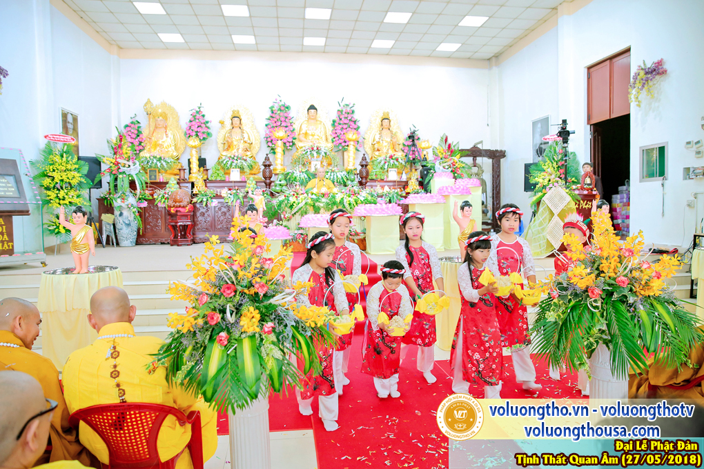 hinh-anh-dai-le-phat-dan-va-le-tam-phat-ngay-27-5-2018-dl-chua-quan-the-am-duc-trong-lam-dong-156.jpg