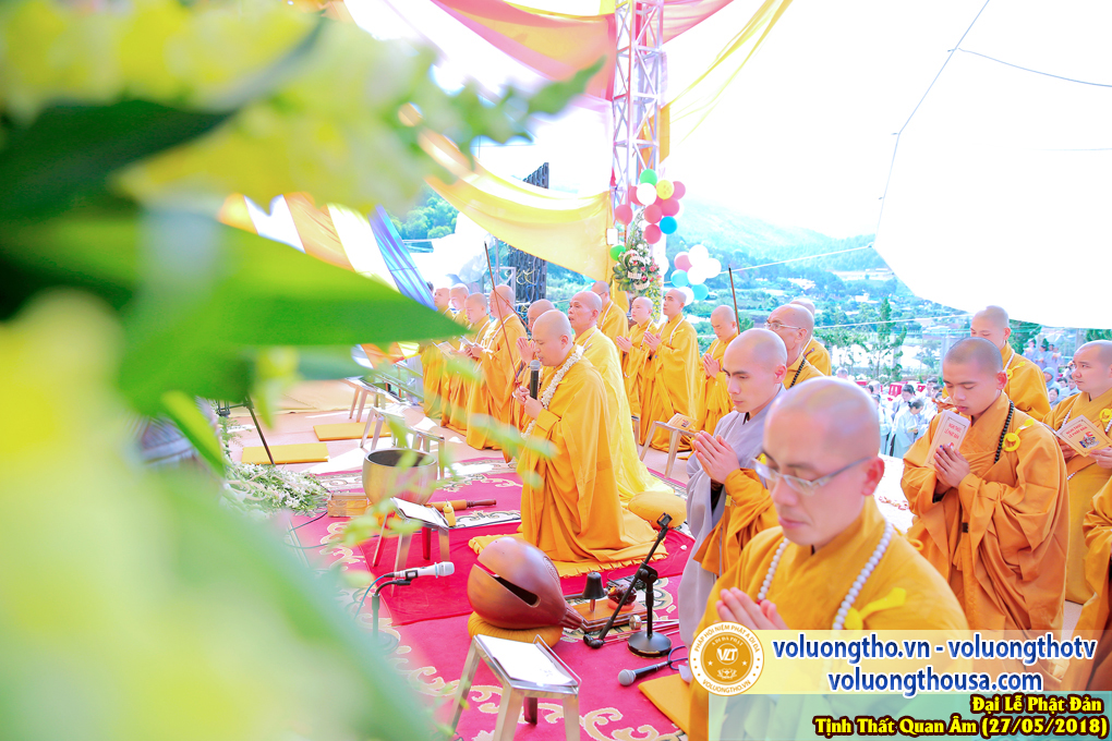 hinh-anh-dai-le-phat-dan-va-le-tam-phat-ngay-27-5-2018-dl-chua-quan-the-am-duc-trong-lam-dong-16.jpg