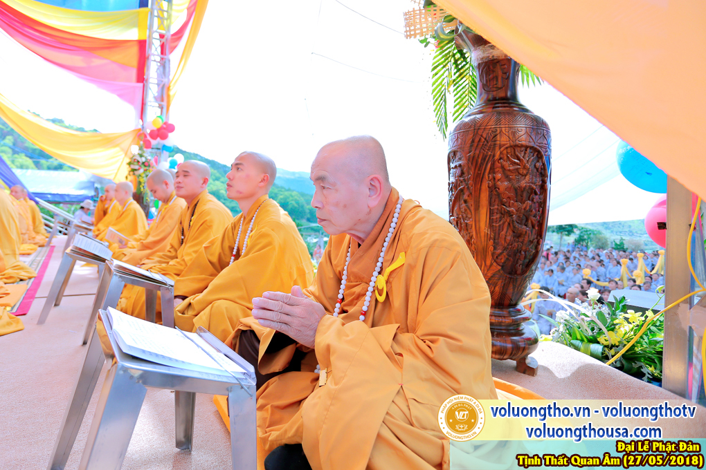 hinh-anh-dai-le-phat-dan-va-le-tam-phat-ngay-27-5-2018-dl-chua-quan-the-am-duc-trong-lam-dong-26.jpg