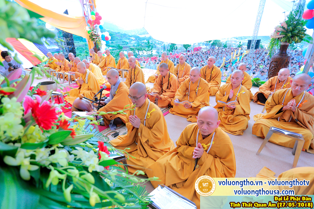 hinh-anh-dai-le-phat-dan-va-le-tam-phat-ngay-27-5-2018-dl-chua-quan-the-am-duc-trong-lam-dong-27.jpg