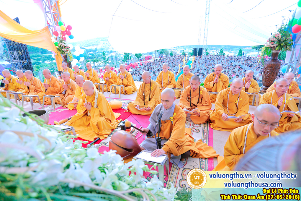 hinh-anh-dai-le-phat-dan-va-le-tam-phat-ngay-27-5-2018-dl-chua-quan-the-am-duc-trong-lam-dong-28.jpg
