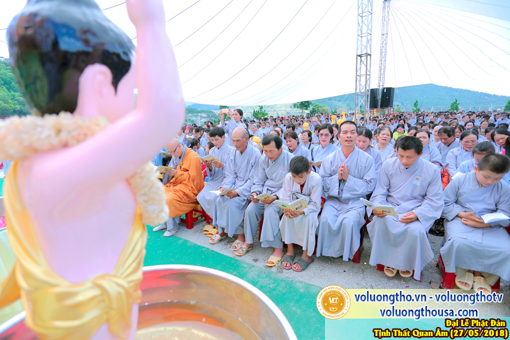 hinh-anh-dai-le-phat-dan-va-le-tam-phat-ngay-27-5-2018-dl-chua-quan-the-am-duc-trong-lam-dong-30.jpg