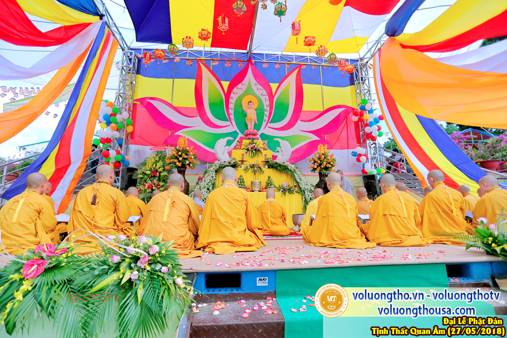 hinh-anh-dai-le-phat-dan-va-le-tam-phat-ngay-27-5-2018-dl-chua-quan-the-am-duc-trong-lam-dong-31.jpg