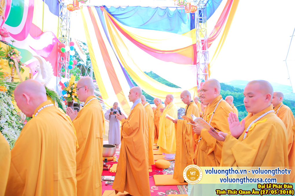 hinh-anh-dai-le-phat-dan-va-le-tam-phat-ngay-27-5-2018-dl-chua-quan-the-am-duc-trong-lam-dong-32.jpg
