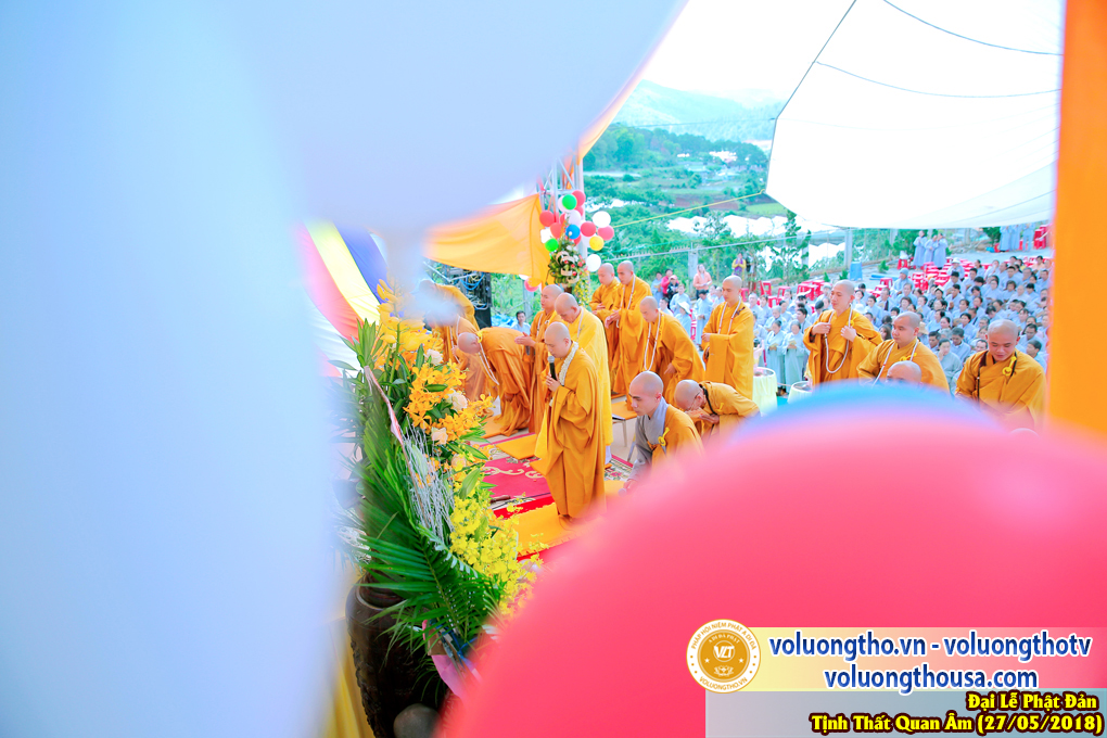 hinh-anh-dai-le-phat-dan-va-le-tam-phat-ngay-27-5-2018-dl-chua-quan-the-am-duc-trong-lam-dong-33.jpg