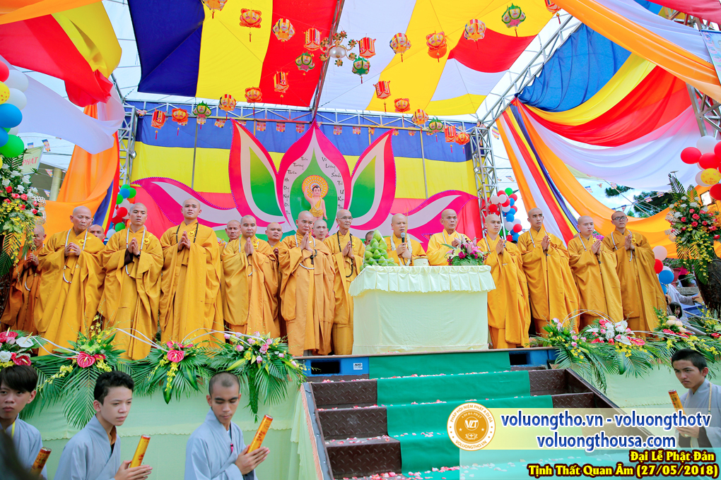 hinh-anh-dai-le-phat-dan-va-le-tam-phat-ngay-27-5-2018-dl-chua-quan-the-am-duc-trong-lam-dong-38.jpg