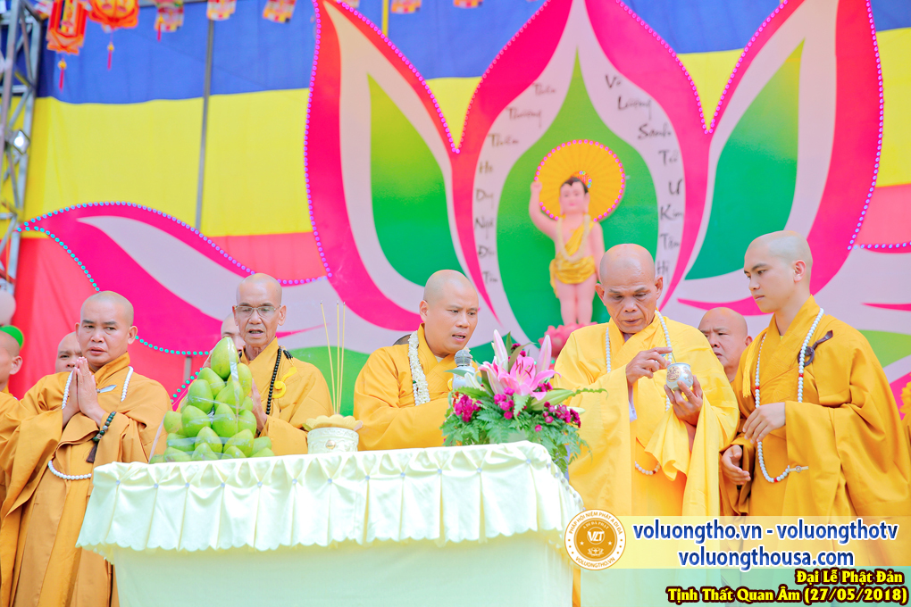 hinh-anh-dai-le-phat-dan-va-le-tam-phat-ngay-27-5-2018-dl-chua-quan-the-am-duc-trong-lam-dong-42.jpg