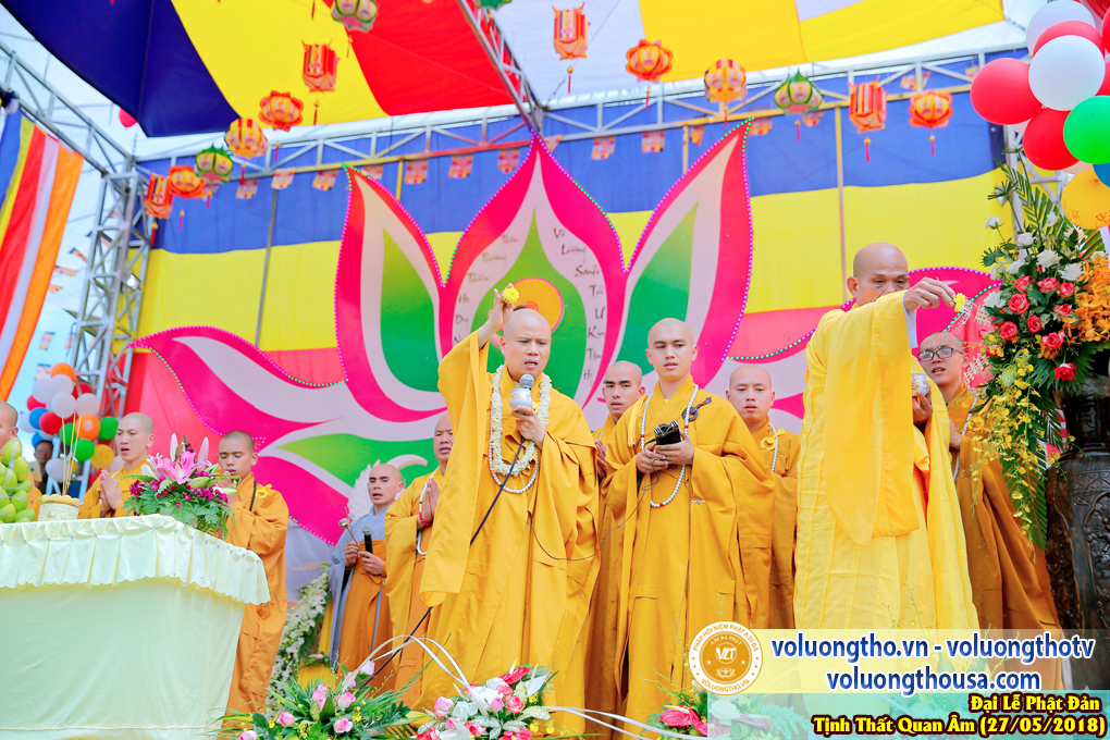hinh-anh-dai-le-phat-dan-va-le-tam-phat-ngay-27-5-2018-dl-chua-quan-the-am-duc-trong-lam-dong-45.jpg