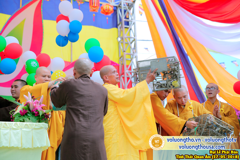 hinh-anh-dai-le-phat-dan-va-le-tam-phat-ngay-27-5-2018-dl-chua-quan-the-am-duc-trong-lam-dong-52.jpg