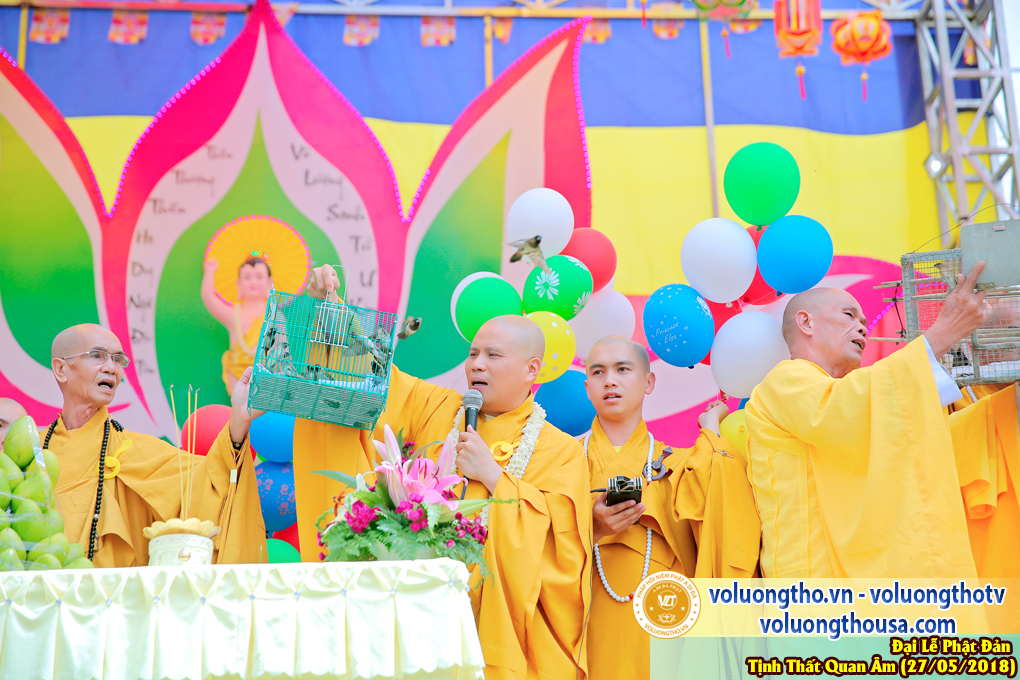 hinh-anh-dai-le-phat-dan-va-le-tam-phat-ngay-27-5-2018-dl-chua-quan-the-am-duc-trong-lam-dong-60.jpg