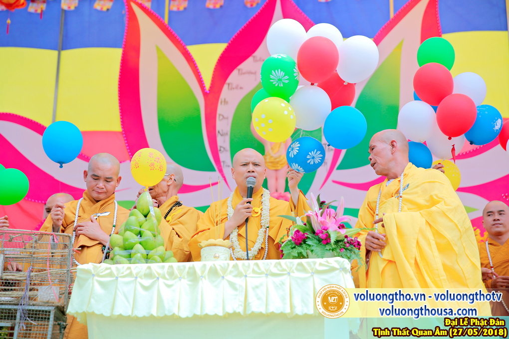 hinh-anh-dai-le-phat-dan-va-le-tam-phat-ngay-27-5-2018-dl-chua-quan-the-am-duc-trong-lam-dong-63.jpg