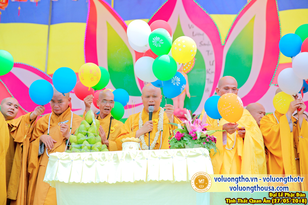 hinh-anh-dai-le-phat-dan-va-le-tam-phat-ngay-27-5-2018-dl-chua-quan-the-am-duc-trong-lam-dong-65.jpg