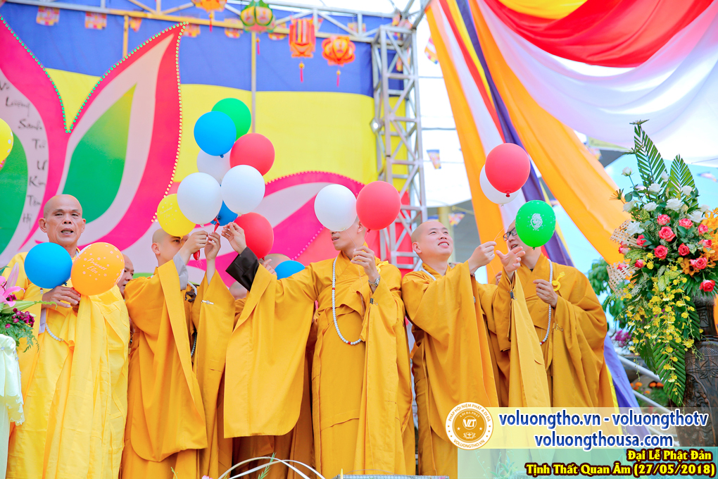 hinh-anh-dai-le-phat-dan-va-le-tam-phat-ngay-27-5-2018-dl-chua-quan-the-am-duc-trong-lam-dong-66.jpg