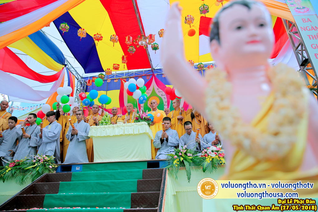 hinh-anh-dai-le-phat-dan-va-le-tam-phat-ngay-27-5-2018-dl-chua-quan-the-am-duc-trong-lam-dong-69.jpg