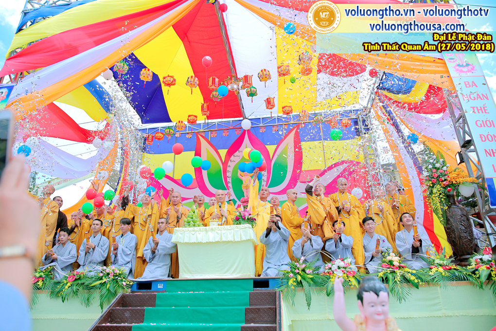 hinh-anh-dai-le-phat-dan-va-le-tam-phat-ngay-27-5-2018-dl-chua-quan-the-am-duc-trong-lam-dong-72.jpg