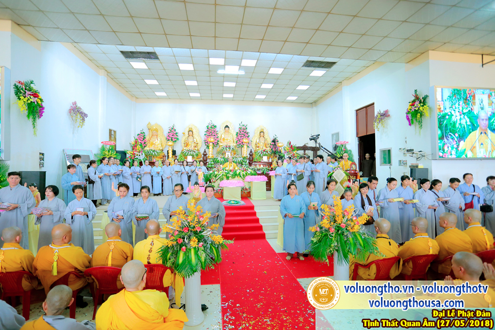 hinh-anh-dai-le-phat-dan-va-le-tam-phat-ngay-27-5-2018-dl-chua-quan-the-am-duc-trong-lam-dong-82.jpg