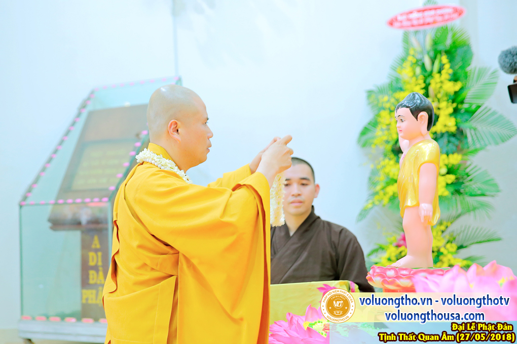 hinh-anh-dai-le-phat-dan-va-le-tam-phat-ngay-27-5-2018-dl-chua-quan-the-am-duc-trong-lam-dong-88.jpg