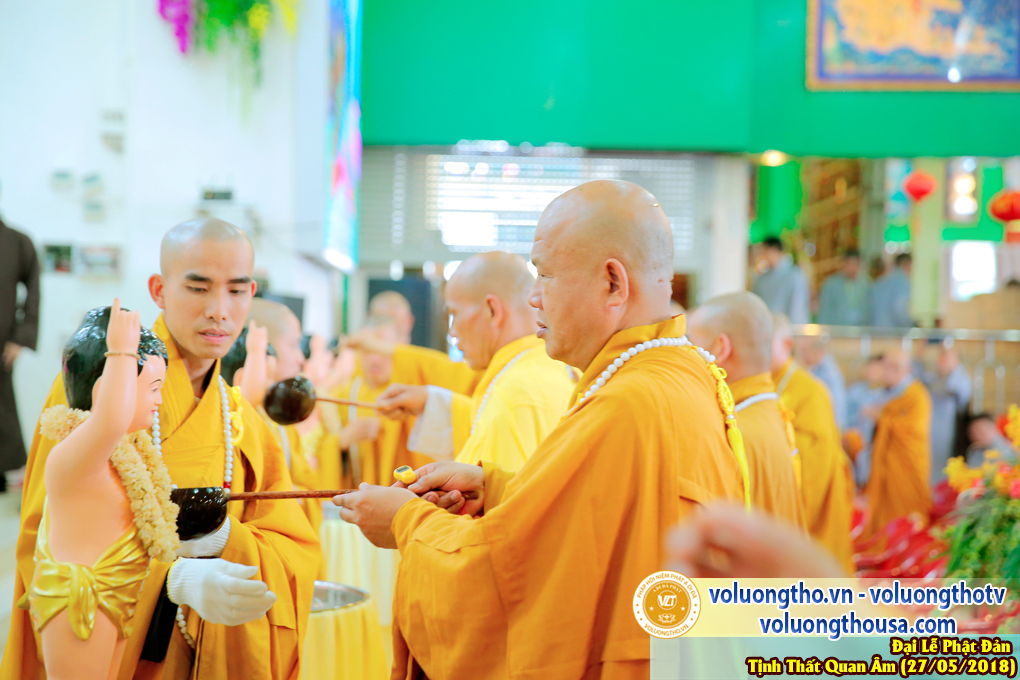 hinh-anh-dai-le-phat-dan-va-le-tam-phat-ngay-27-5-2018-dl-chua-quan-the-am-duc-trong-lam-dong-93.jpg