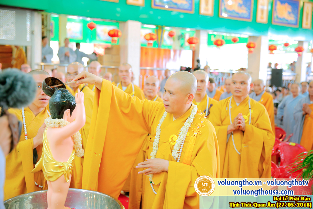 hinh-anh-dai-le-phat-dan-va-le-tam-phat-ngay-27-5-2018-dl-chua-quan-the-am-duc-trong-lam-dong-96.jpg
