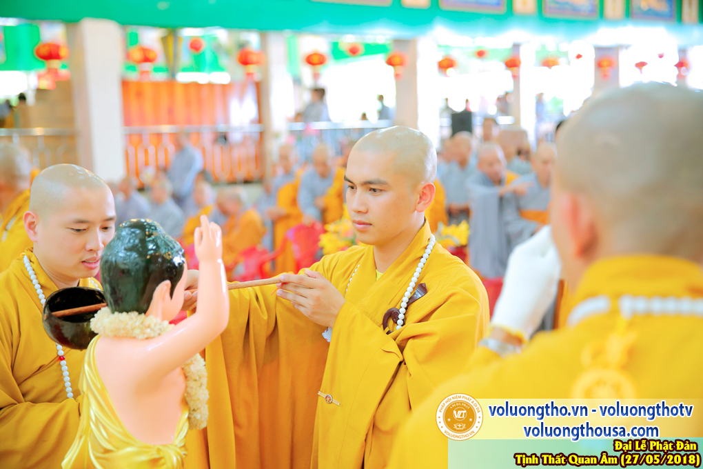hinh-anh-dai-le-phat-dan-va-le-tam-phat-ngay-27-5-2018-dl-chua-quan-the-am-duc-trong-lam-dong-99.jpg
