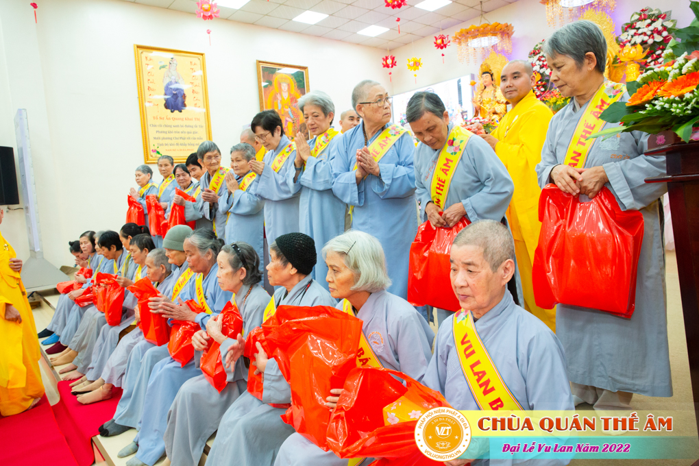 hinh-anh-dai-le-vu-lan-2022-chua-quan-the-am-duc-trong-lam-dong-47.jpg