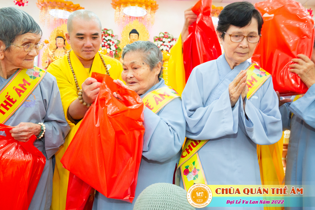 hinh-anh-dai-le-vu-lan-2022-chua-quan-the-am-duc-trong-lam-dong-48.jpg