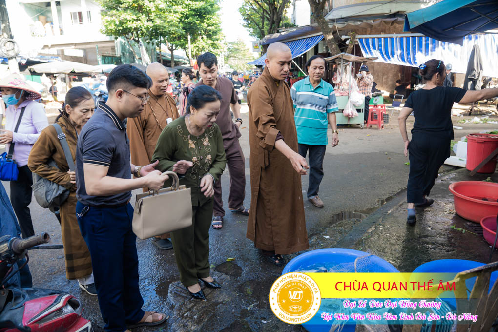 hinh-anh-duc-dai-hong-chuong-tai-khu-tam-linh-da-son-da-nang-ngay-17-12-2023-chua-quan-the-am-duc-trong-lam-dong-24.jpg