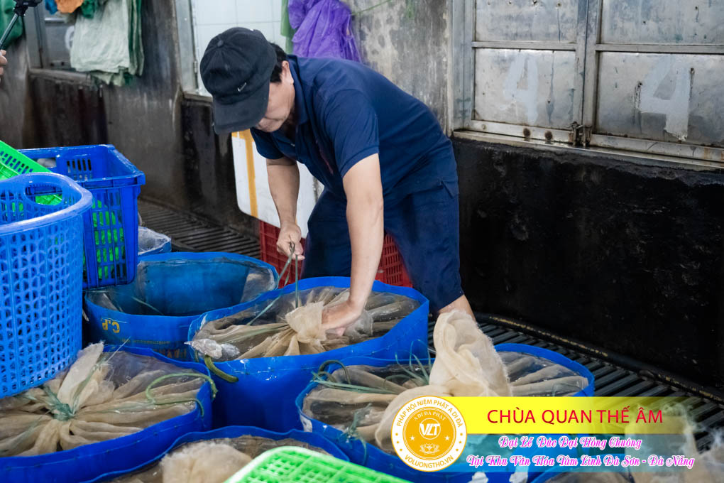 hinh-anh-duc-dai-hong-chuong-tai-khu-tam-linh-da-son-da-nang-ngay-17-12-2023-chua-quan-the-am-duc-trong-lam-dong-38.jpg