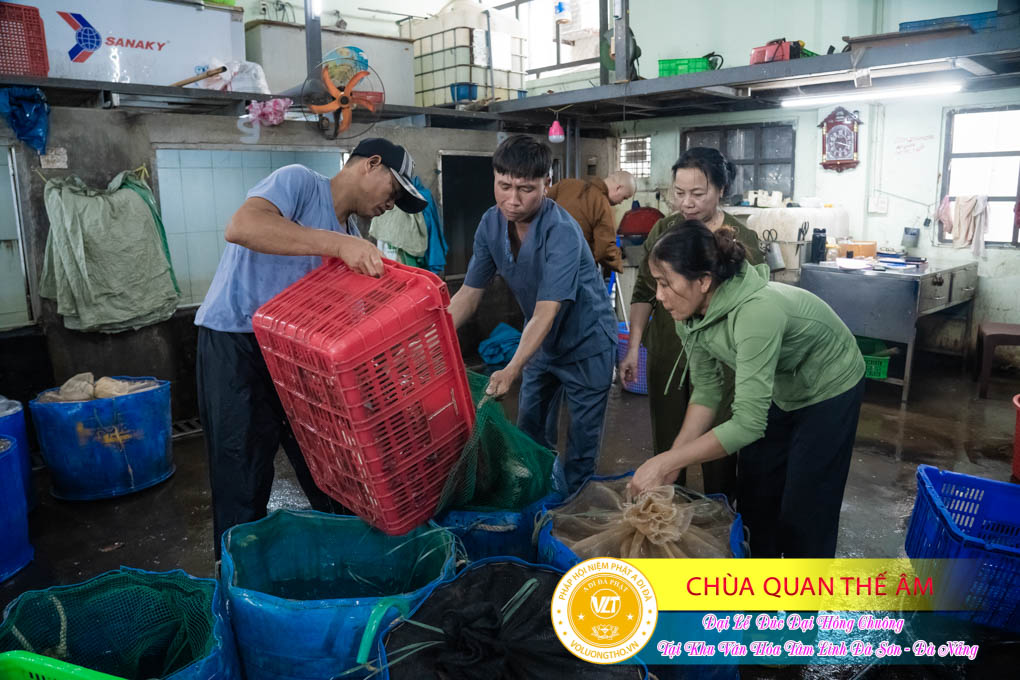 hinh-anh-duc-dai-hong-chuong-tai-khu-tam-linh-da-son-da-nang-ngay-17-12-2023-chua-quan-the-am-duc-trong-lam-dong-44.jpg