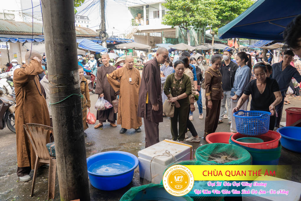 hinh-anh-duc-dai-hong-chuong-tai-khu-tam-linh-da-son-da-nang-ngay-17-12-2023-chua-quan-the-am-duc-trong-lam-dong-48.jpg