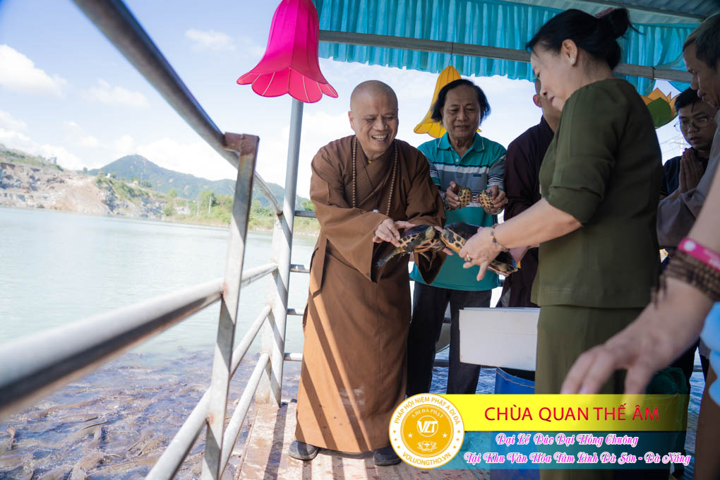hinh-anh-duc-dai-hong-chuong-tai-khu-tam-linh-da-son-da-nang-ngay-17-12-2023-chua-quan-the-am-duc-trong-lam-dong-64.jpg