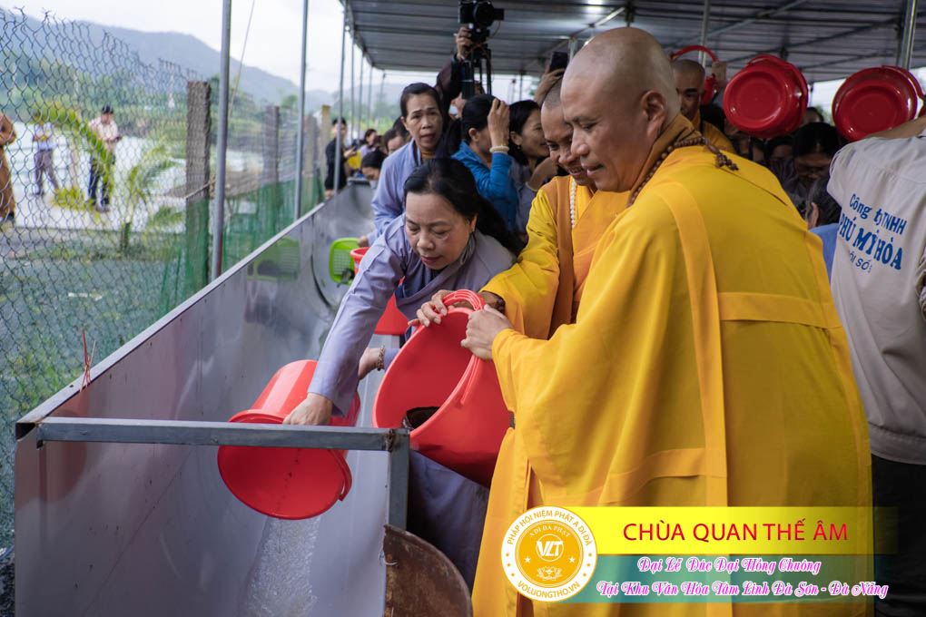 hinh-anh-duc-dai-hong-chuong-tai-khu-tam-linh-da-son-da-nang-ngay-17-12-2023-chua-quan-the-am-duc-trong-lam-dong-96.jpg
