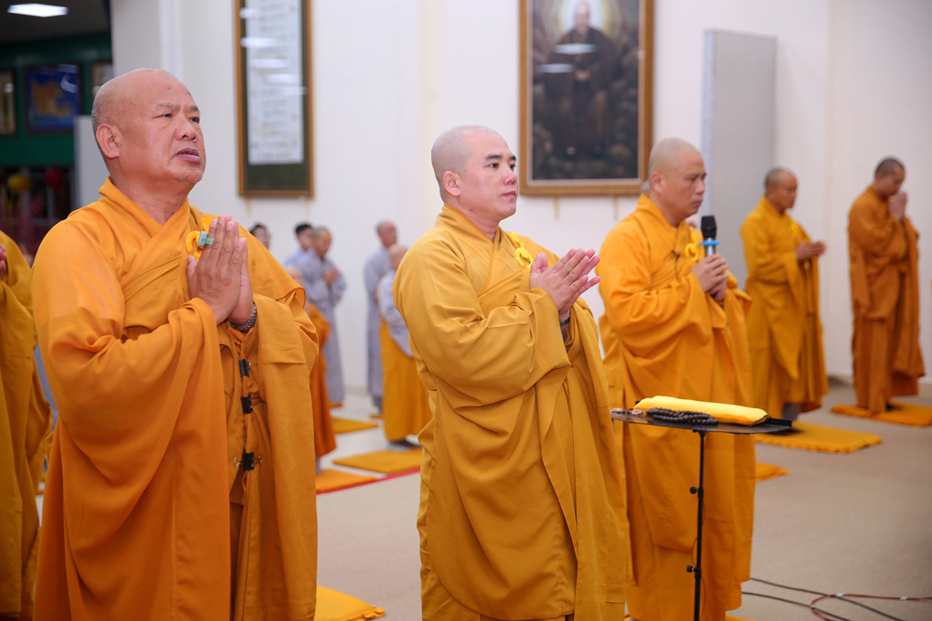 hinh-anh-lay-ngu-bach-danh-ngay-03-12-2020-chua-quan-the-am-duc-trong-lam-dong-20.jpg