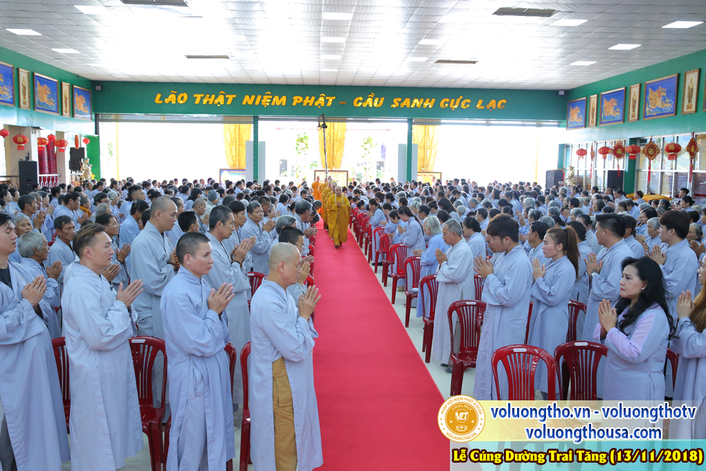 hinh-anh-le-cung-duong-trai-tang-tai-chua-quan-the-am-ngay-13-11-2018-chua-quan-the-am-duc-trong-lam-dong-1.jpg