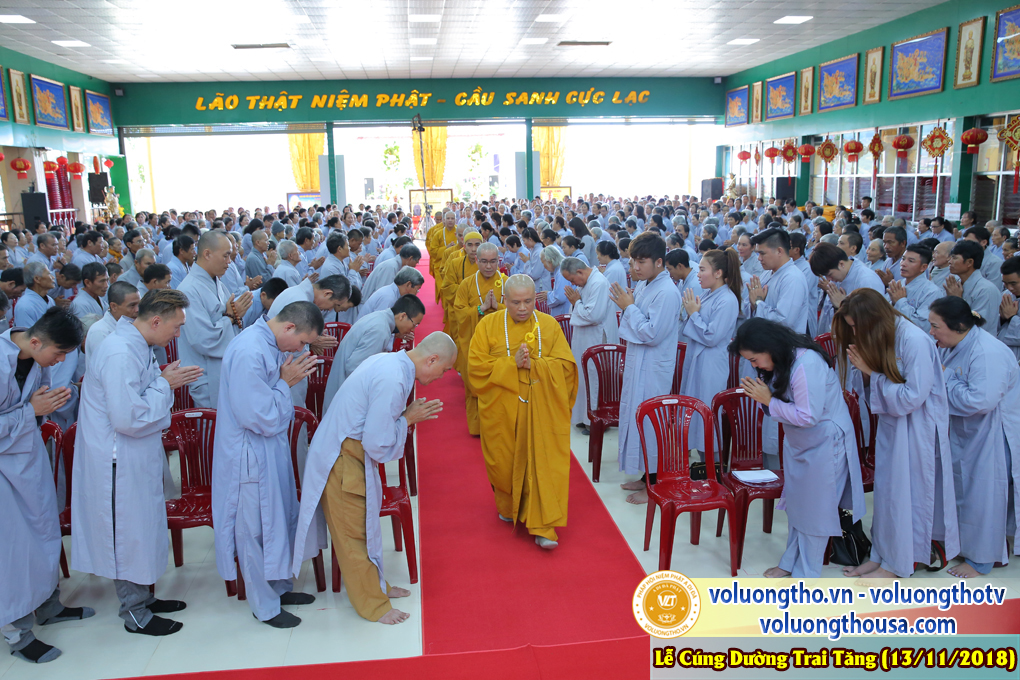 hinh-anh-le-cung-duong-trai-tang-tai-chua-quan-the-am-ngay-13-11-2018-chua-quan-the-am-duc-trong-lam-dong-12.jpg